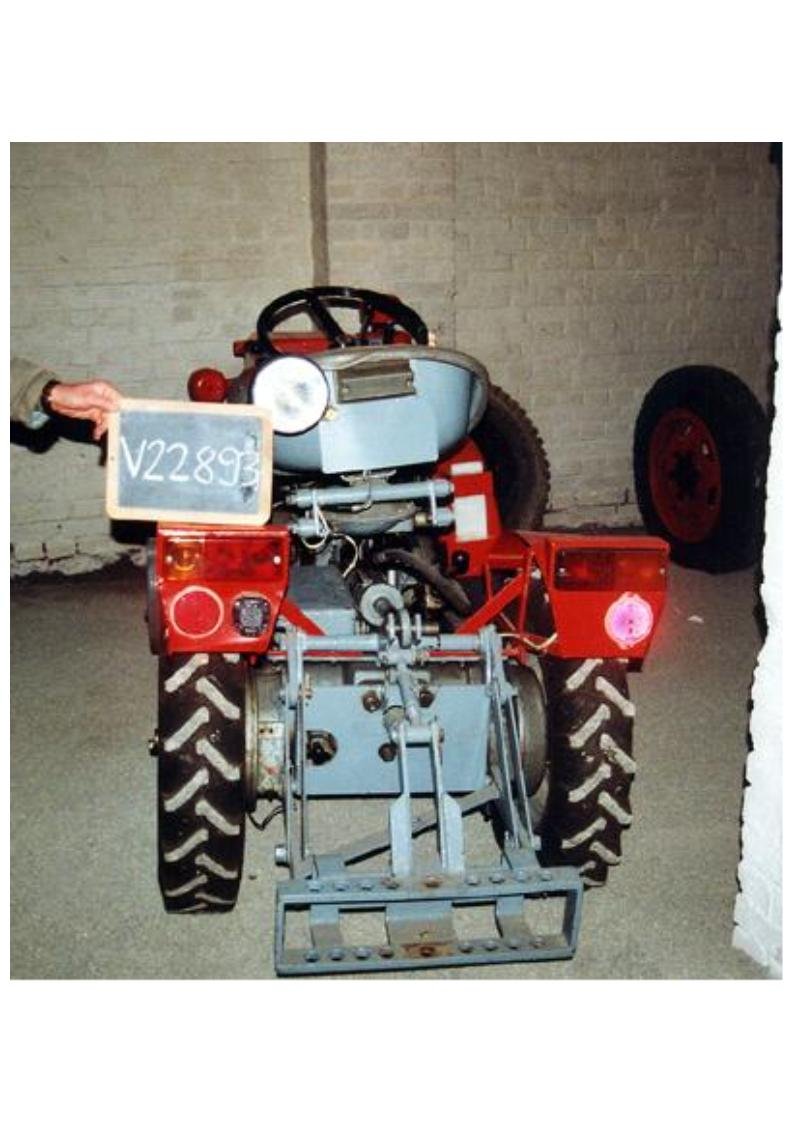 Traktor TZ - 4 K - 14 C (Deutsches Landwirtschaftsmuseum Schloss Blankenhain CC BY-NC-SA)