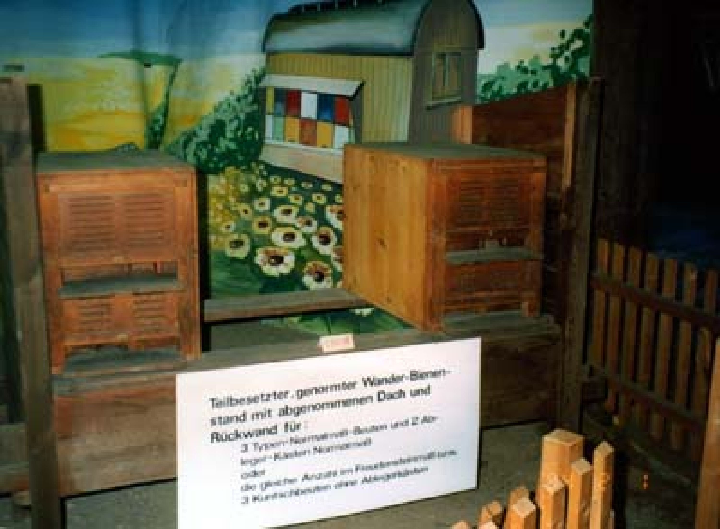 Bienenkasten (Deutsches Landwirtschaftsmuseum Schloss Blankenhain CC BY-NC-SA)
