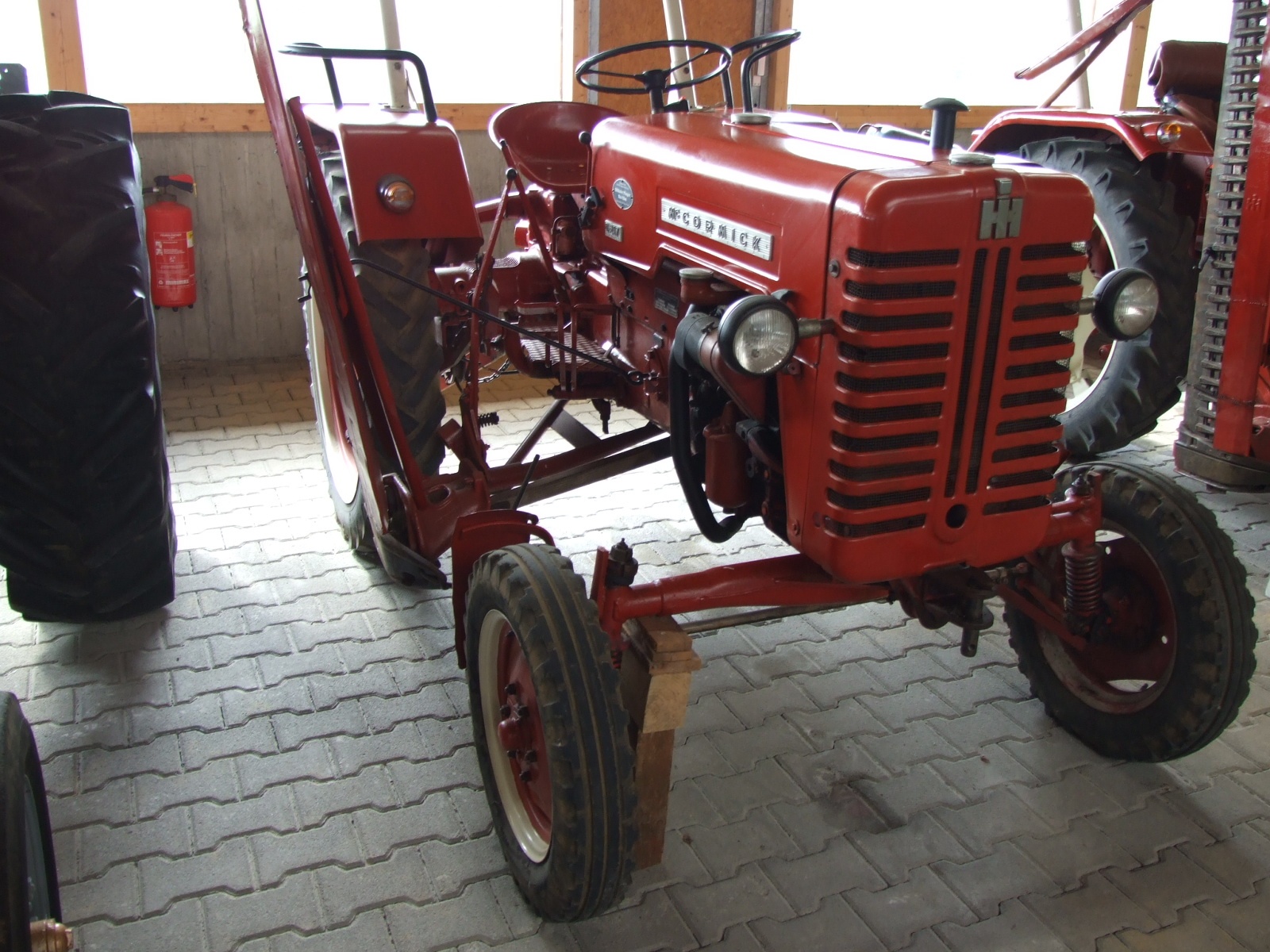 IHC D-217 Standard (Deutsches Landwirtschaftsmuseum Hohenheim CC BY-NC-SA)