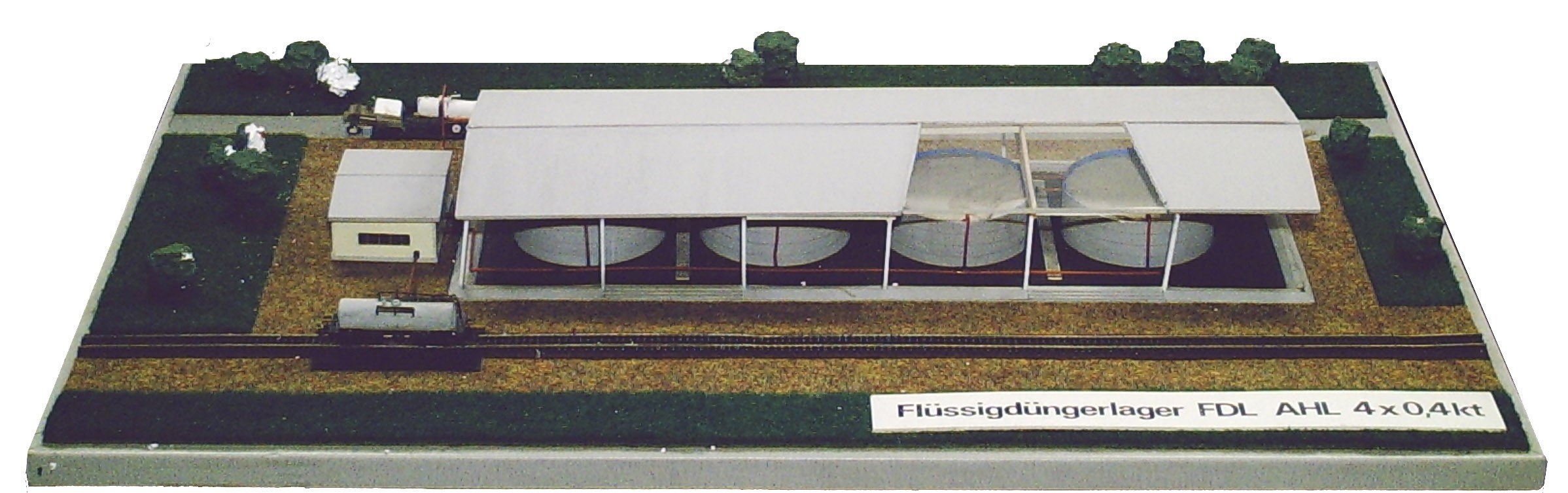 Modell Flüssigdüngeranlage (Deutsches Landwirtschaftsmuseum Schloss Blankenhain CC BY-NC-SA)