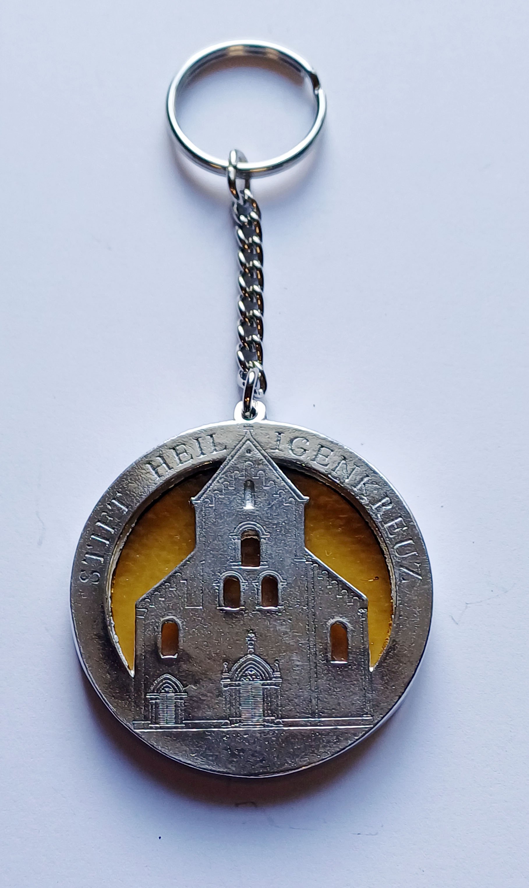 Schlüsselanhänger - Kirchenfassade Heiligenkreuz (Stift Heiligenkreuz CC BY-NC-SA)