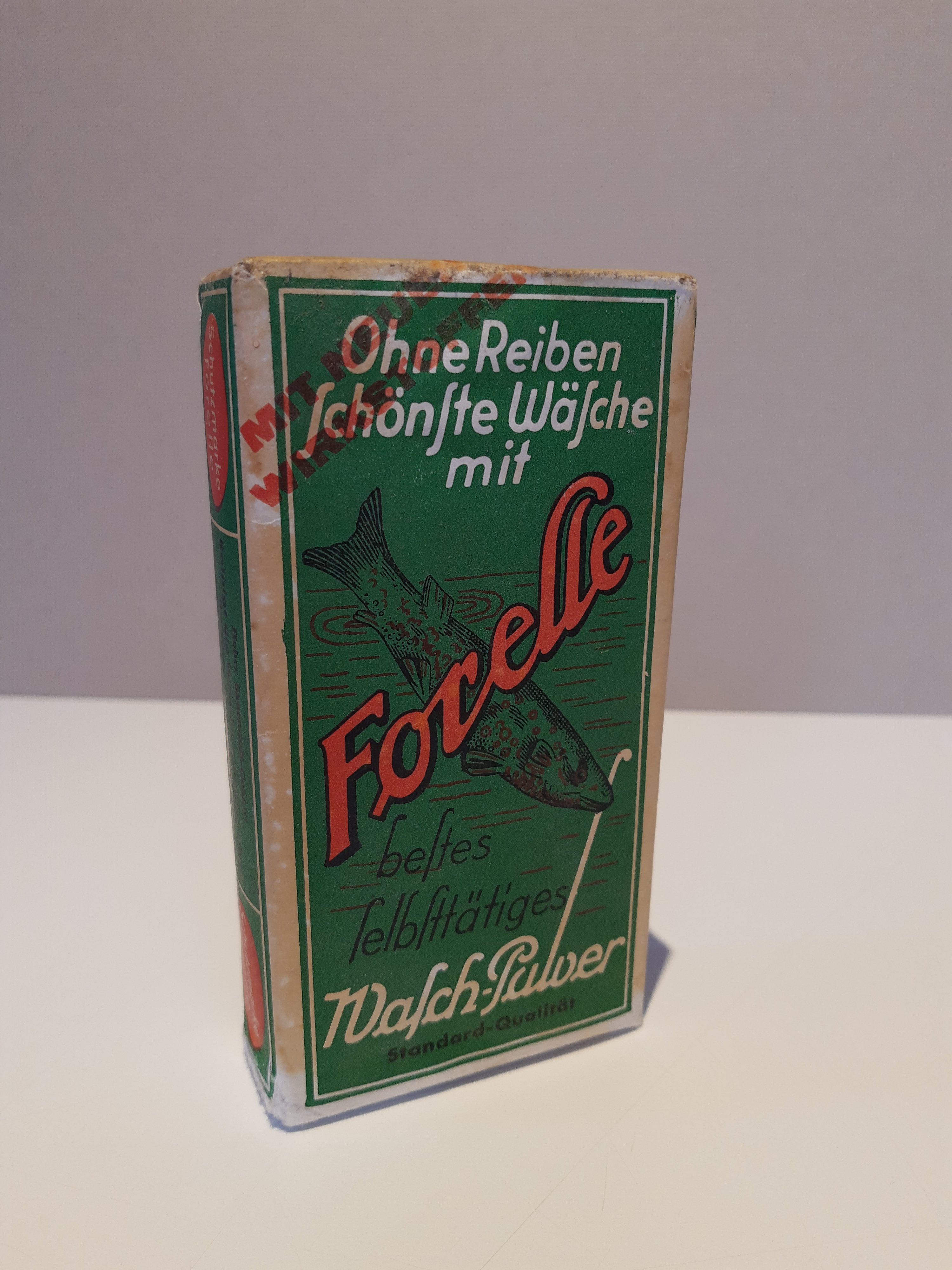 Waschmittel der Nagolder Marke "Forelle" (Museum im Steinhaus Nagold CC BY-NC-SA)
