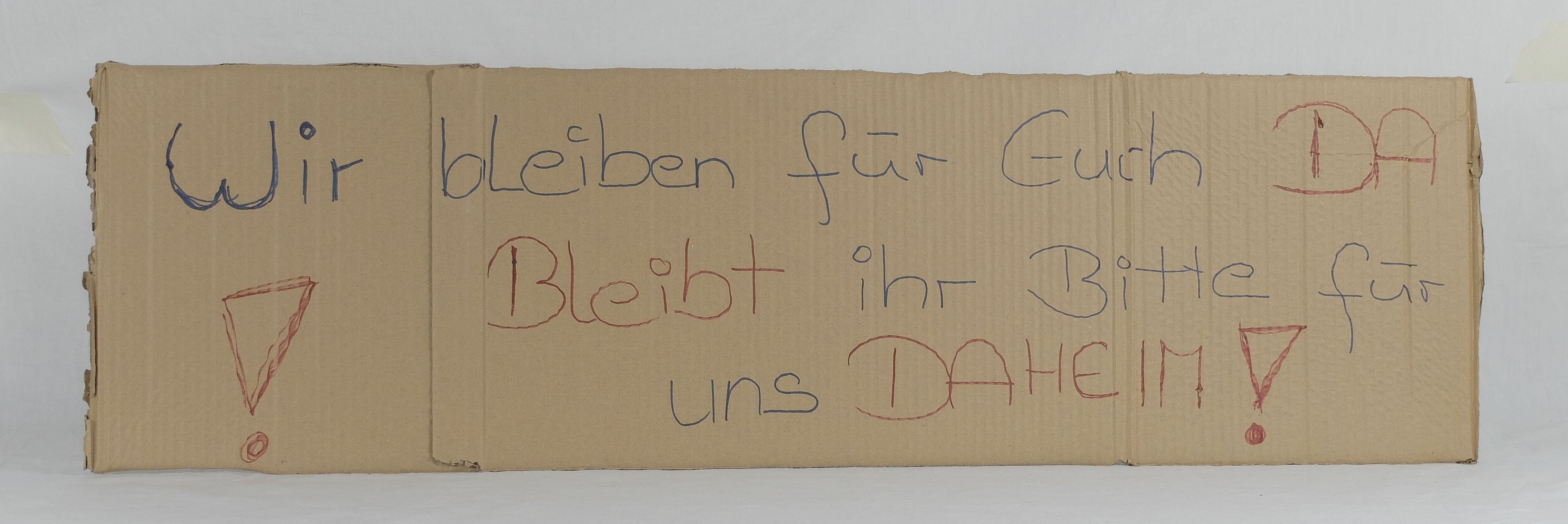 Pappschild mit Text aus der Lockdown-Zeit 2020 (Städtisches Museum im Kornhaus Kirchheim unter Teck CC BY-NC-SA)