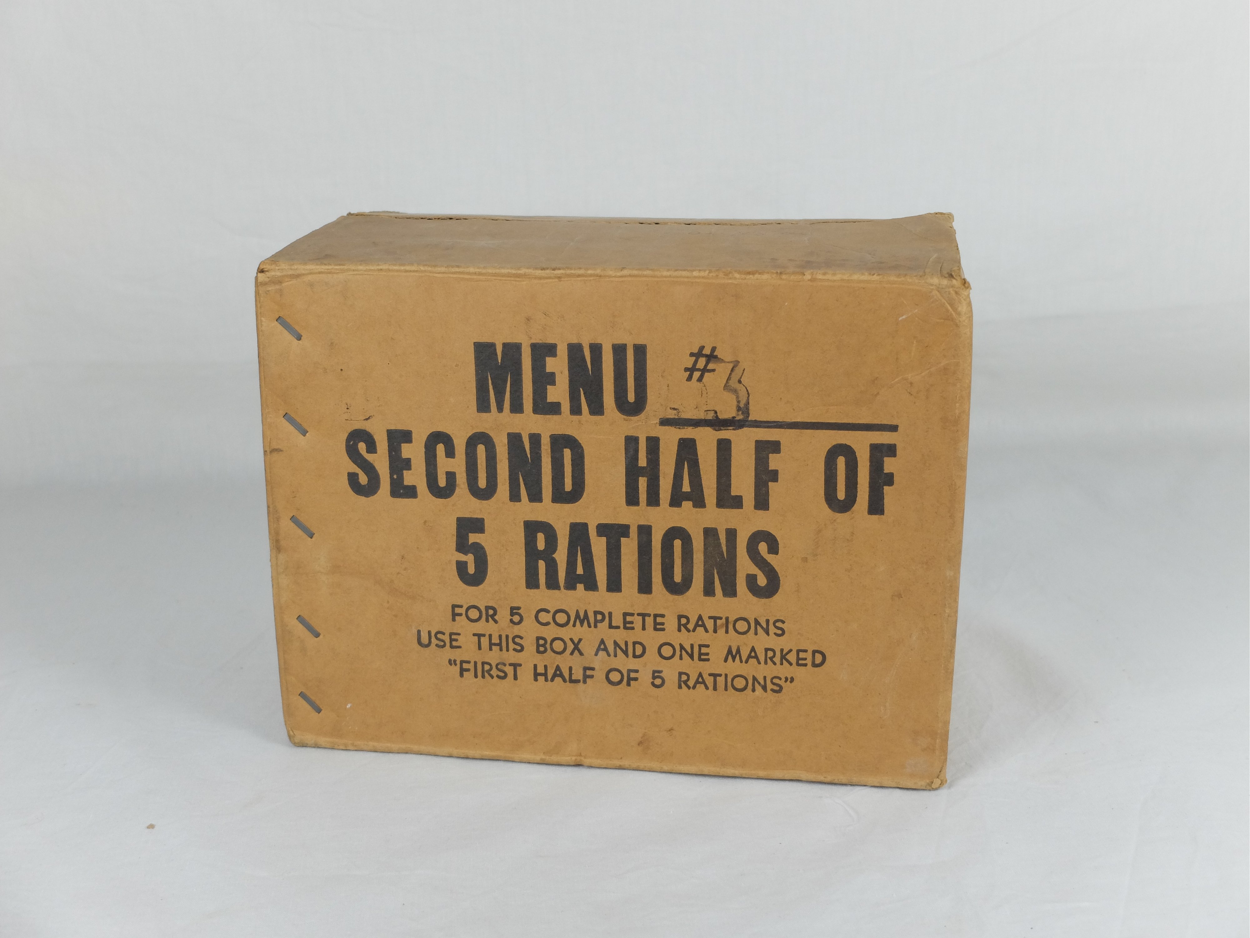 Karton aus der Zeit des 2. Weltkriegs von der U.S. Army (Städtisches Museum im Kornhaus Kirchheim u. T. CC BY-NC-SA)