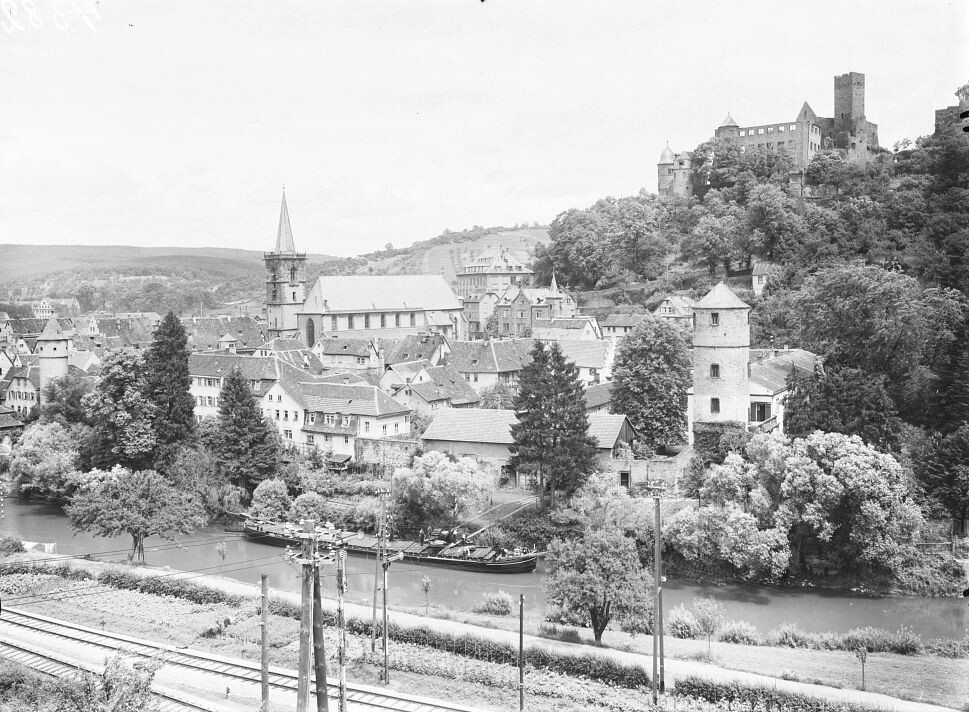 Wertheim - Blick über die Tauber auf Stiftskirche und Burg (Haus der Geschichte Baden-Württemberg / Sammlung Gebrüder Metz CC BY-NC-SA)