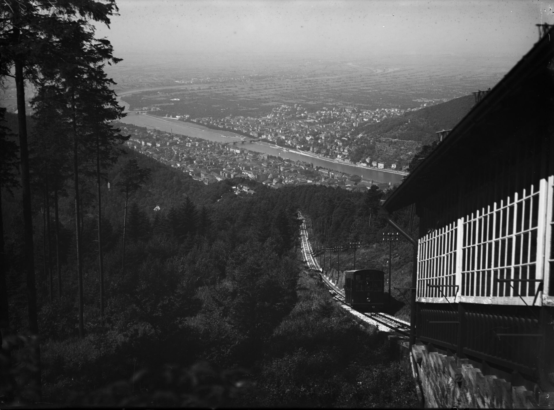 Heidelberg - Blick vom Königstuhl (Haus der Geschichte Baden-Württemberg / Sammlung Gebrüder Metz CC BY-NC-SA)