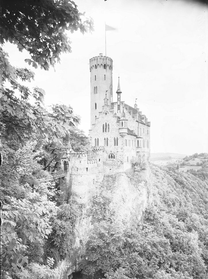 Lichtenstein - Blick auf Schloss Lichtenstein (Haus der Geschichte Baden-Württemberg / Sammlung Gebrüder Metz CC BY-NC-SA)