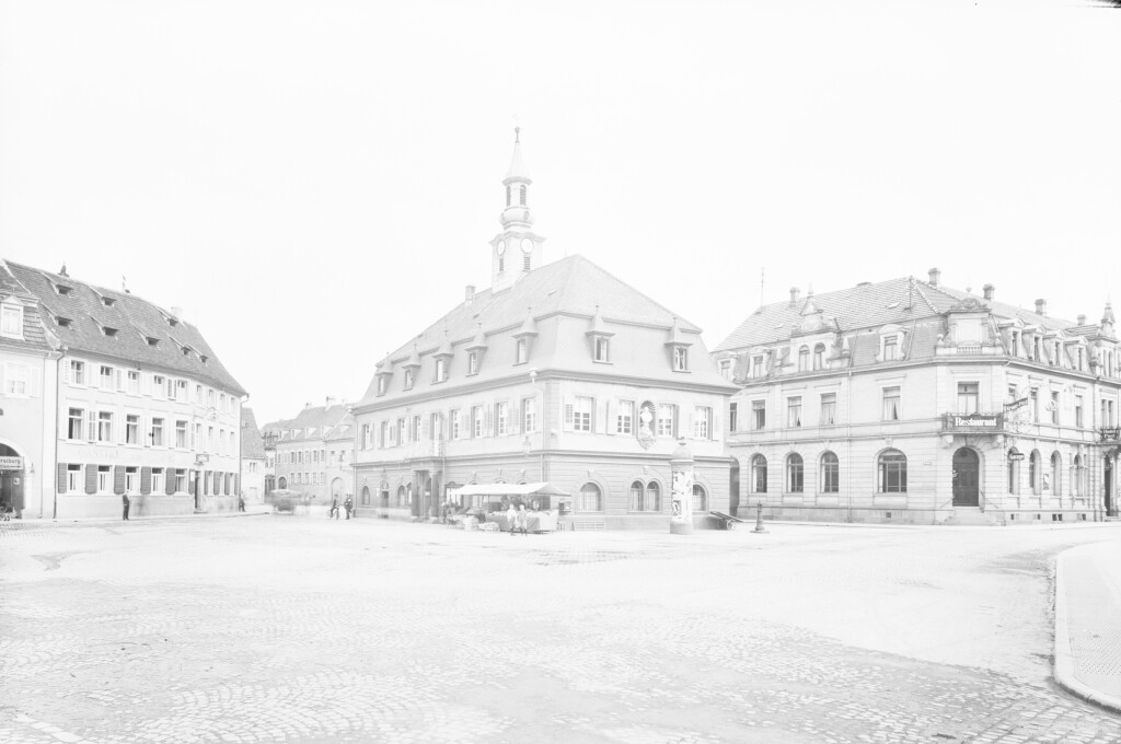 Emmendingen - Rathaus (Haus der Geschichte Baden-Württemberg / Sammlung Gebrüder Metz CC BY-NC-SA)