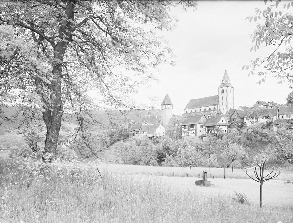 Gernsbach - Storchenturm und Liebfrauenkirche (Haus der Geschichte Baden-Württemberg / Sammlung Gebrüder Metz CC BY-NC-SA)