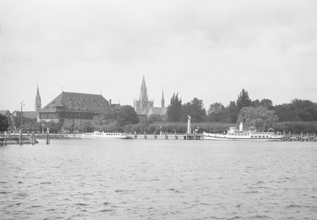 Konstanz - Blick vom Bodensee auf den Hafen (Haus der Geschichte Baden-Württemberg / Sammlung Gebrüder Metz CC BY-NC-SA)