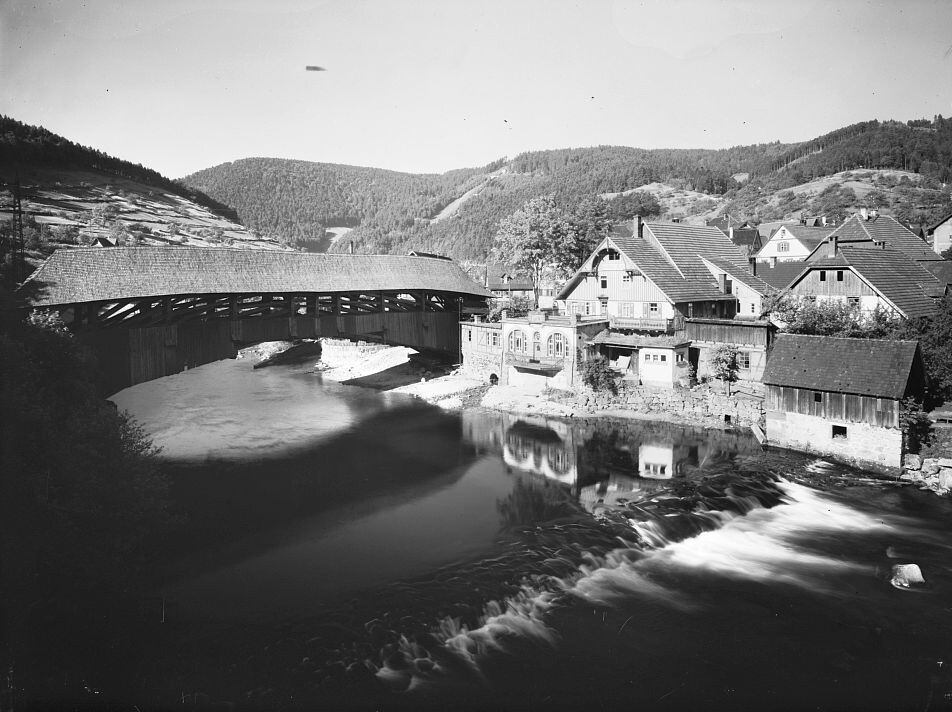Forbach - Alte Brücke über die Murg (Haus der Geschichte Baden-Württemberg / Sammlung Gebrüder Metz CC BY-NC-SA)
