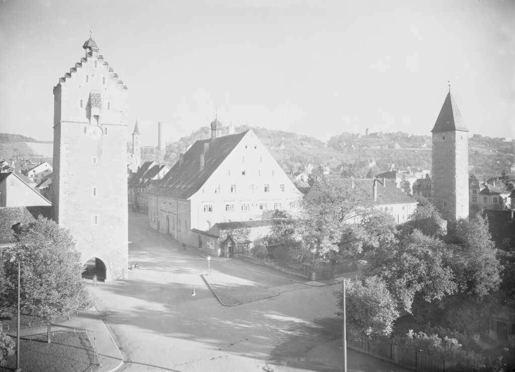 Ravensburg - Untertor mit Spital und Spitalturm (Haus der Geschichte Baden-Württemberg / Sammlung Gebrüder Metz CC BY-NC-SA)