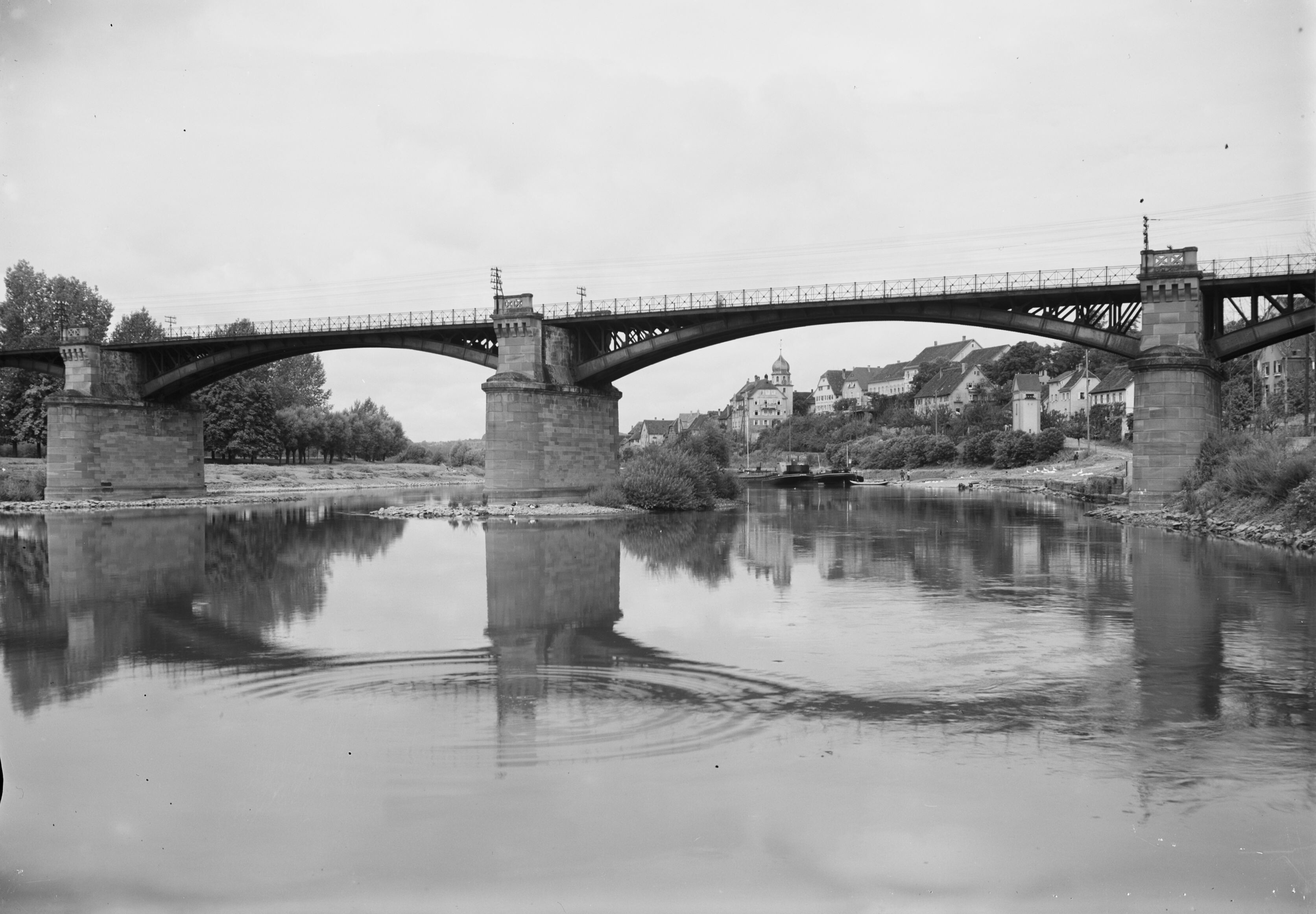 Jagstfeld - Eisenbahnbrücke über den Neckar (Haus der Geschichte Baden-Württemberg / Sammlung Gebrüder Metz CC BY-NC-SA)