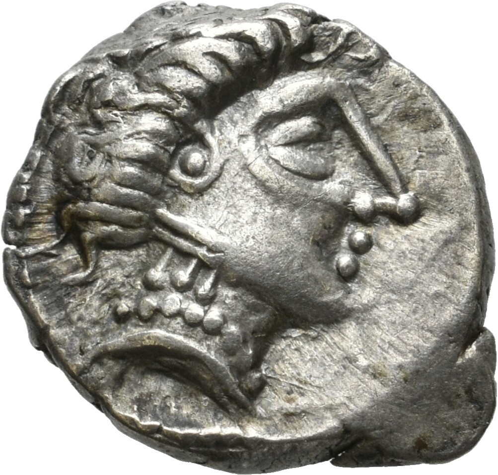 Stilisierte keltische Silberdrachme aus der römischen Provinz Gallia Cisalpina (Sparkassenverband Baden-Württemberg CC BY-NC-SA)