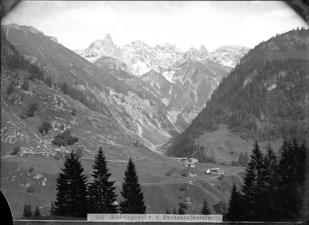 Die Mädelegabel von der Buchenraineralp aus gesehen (Allgäuer Alpen) (Stadtmuseum Wangen CC BY-NC-SA)