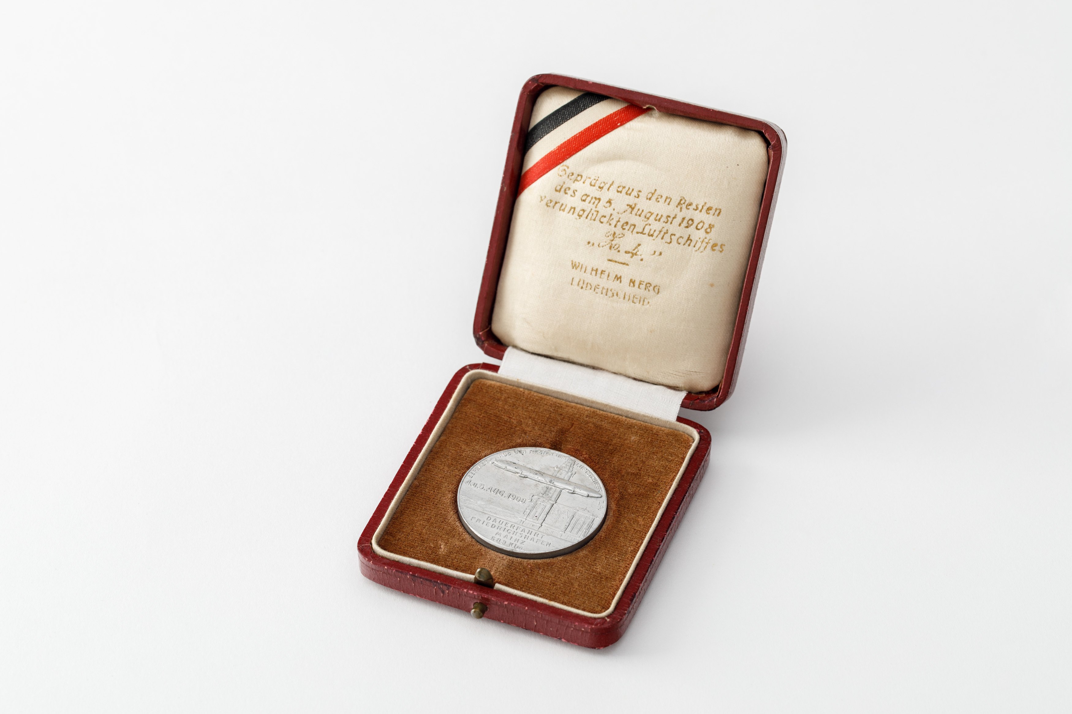 Aluminium-Medaille auf die Dauerfahrt des LZ 4 (aus den Resten von LZ 4) (Zeppelin Museum Friedrichshafen GmbH CC BY-ND)