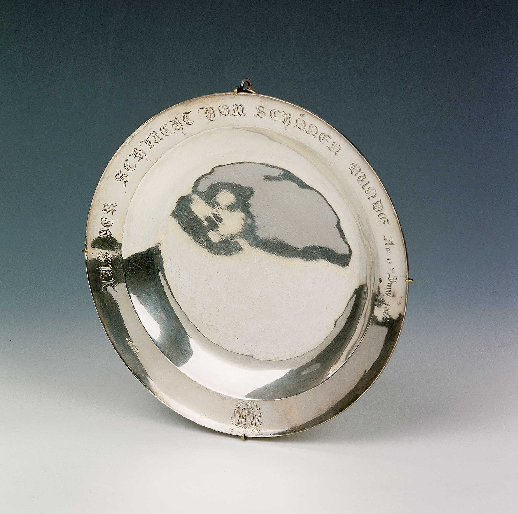 Silberteller aus dem Küchenwagen Napoleons (Wehrgeschichtliches Museum Rastatt CC BY-NC-SA)