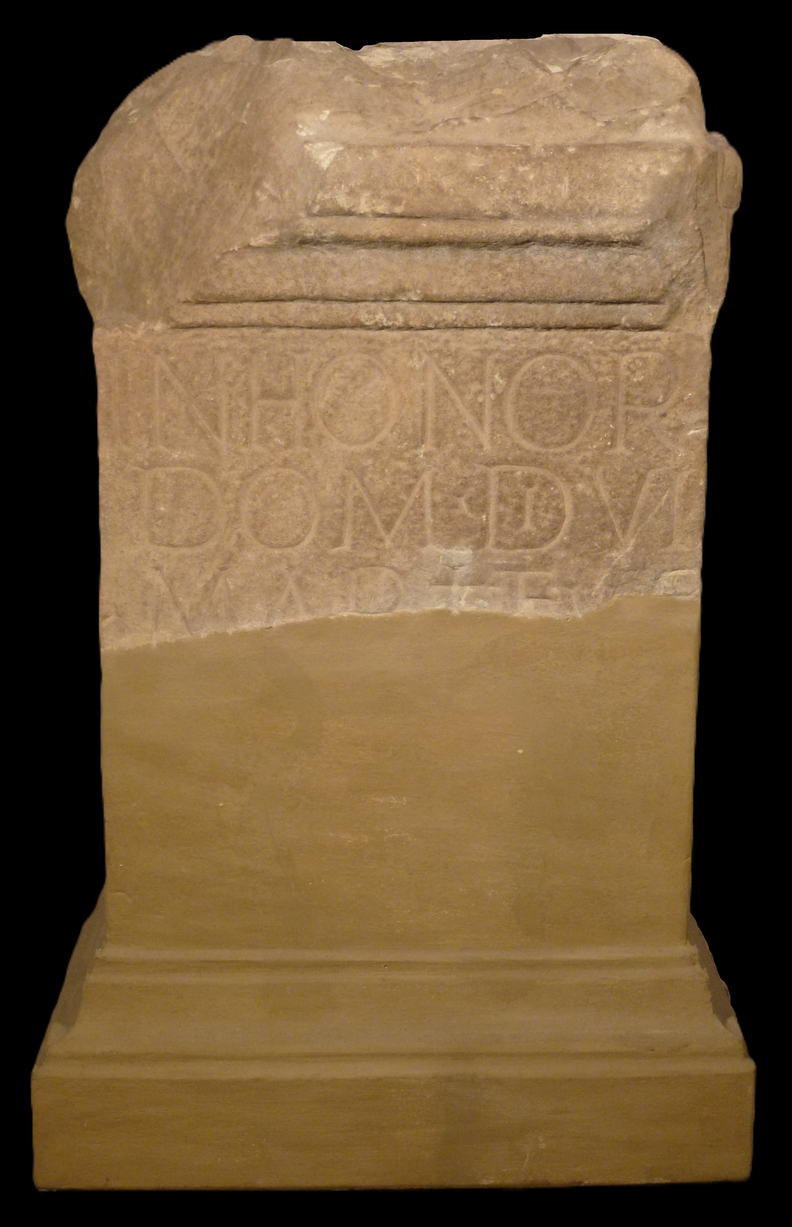 Römischer Altar mit Weihinschrift für Mars und Victoria (Lobdengau-Museum Ladenburg CC BY-NC-SA)