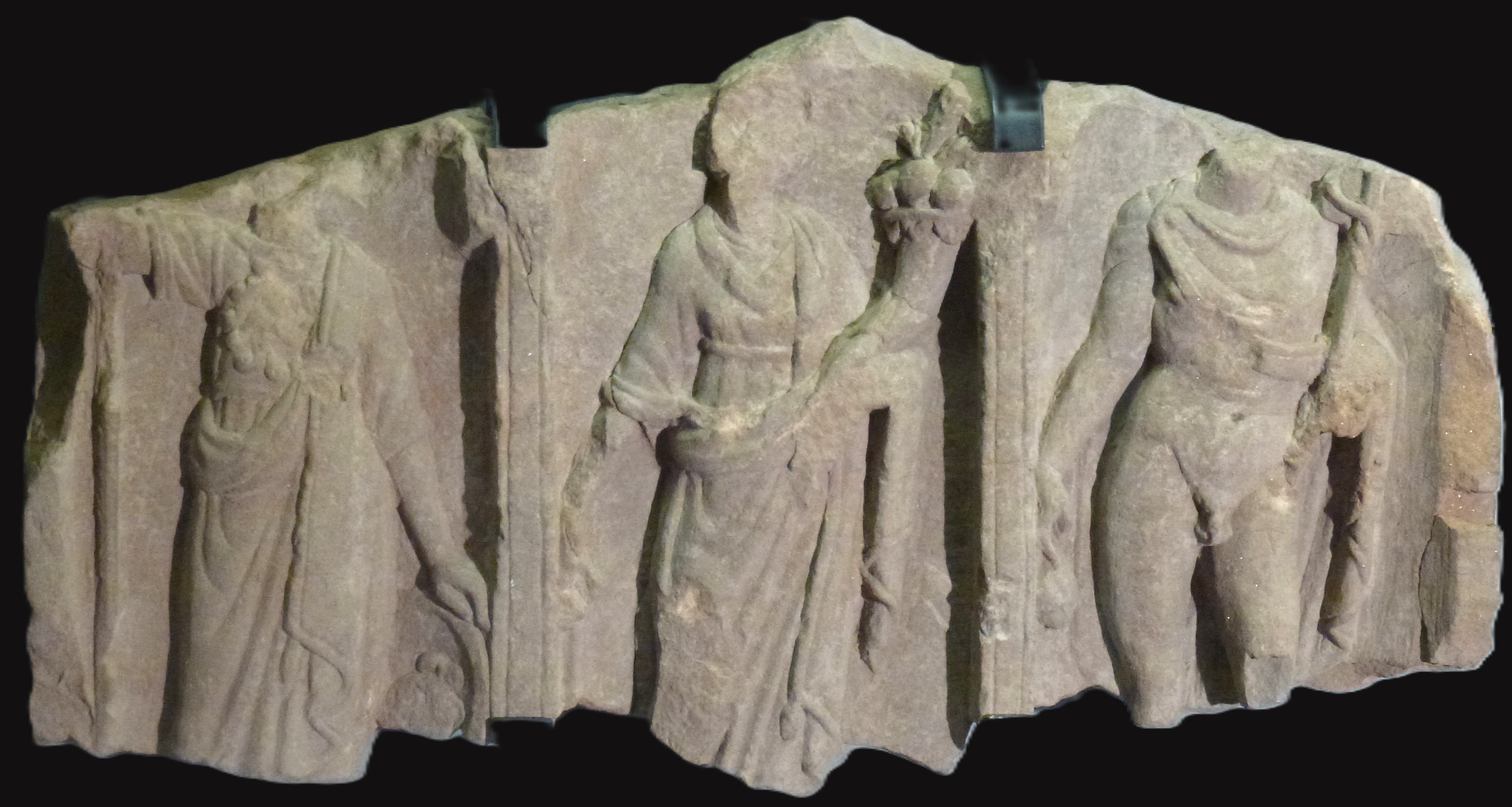 Fragmentarisches Götterrelief mit Minerva, Fortuna und Merkur (Lobdengau-Museum Ladenburg CC BY-NC-SA)