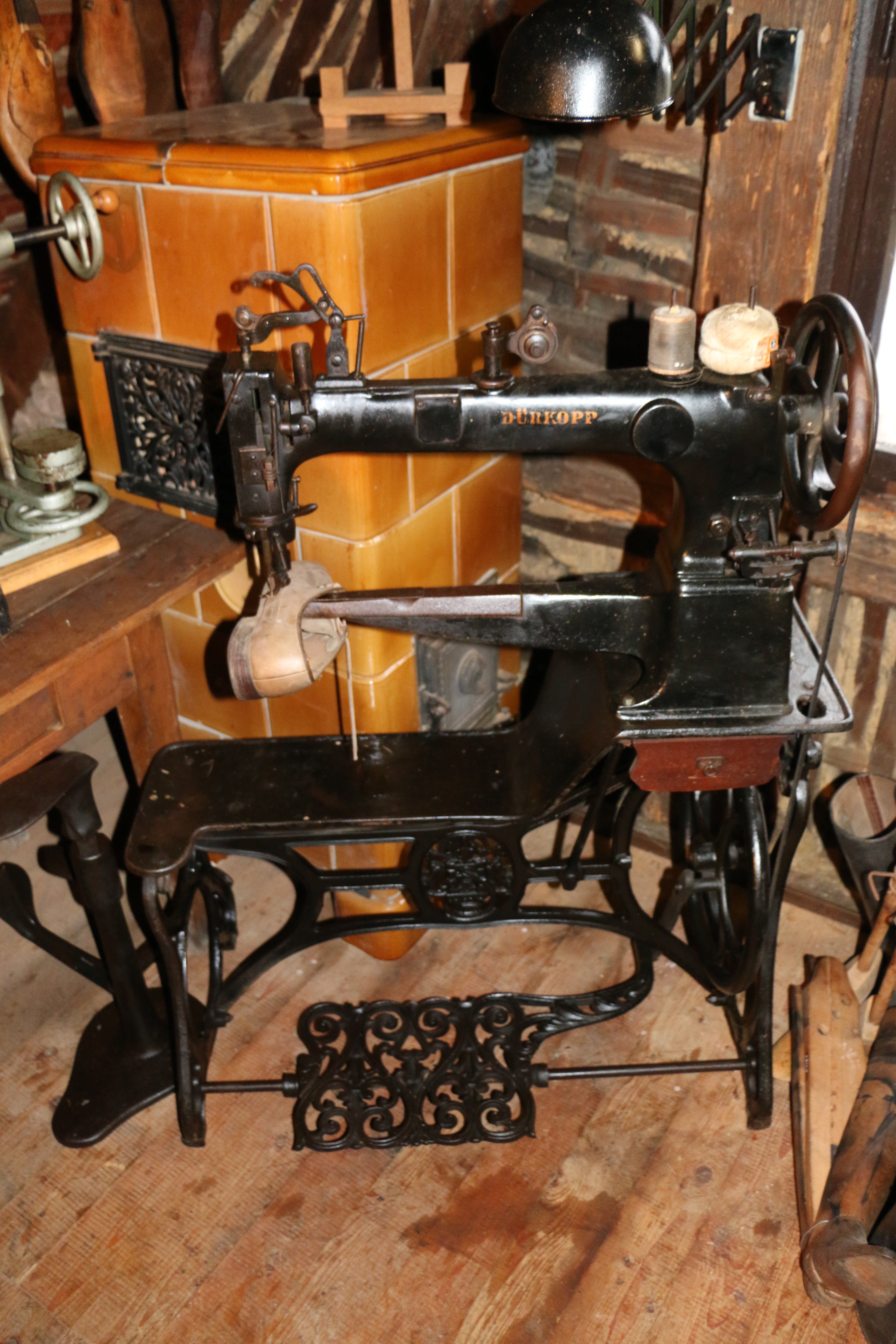 Nähmaschine (Hammerschmiede mit Bienen- und Heimatmuseum Reichenbach CC BY-NC-SA)