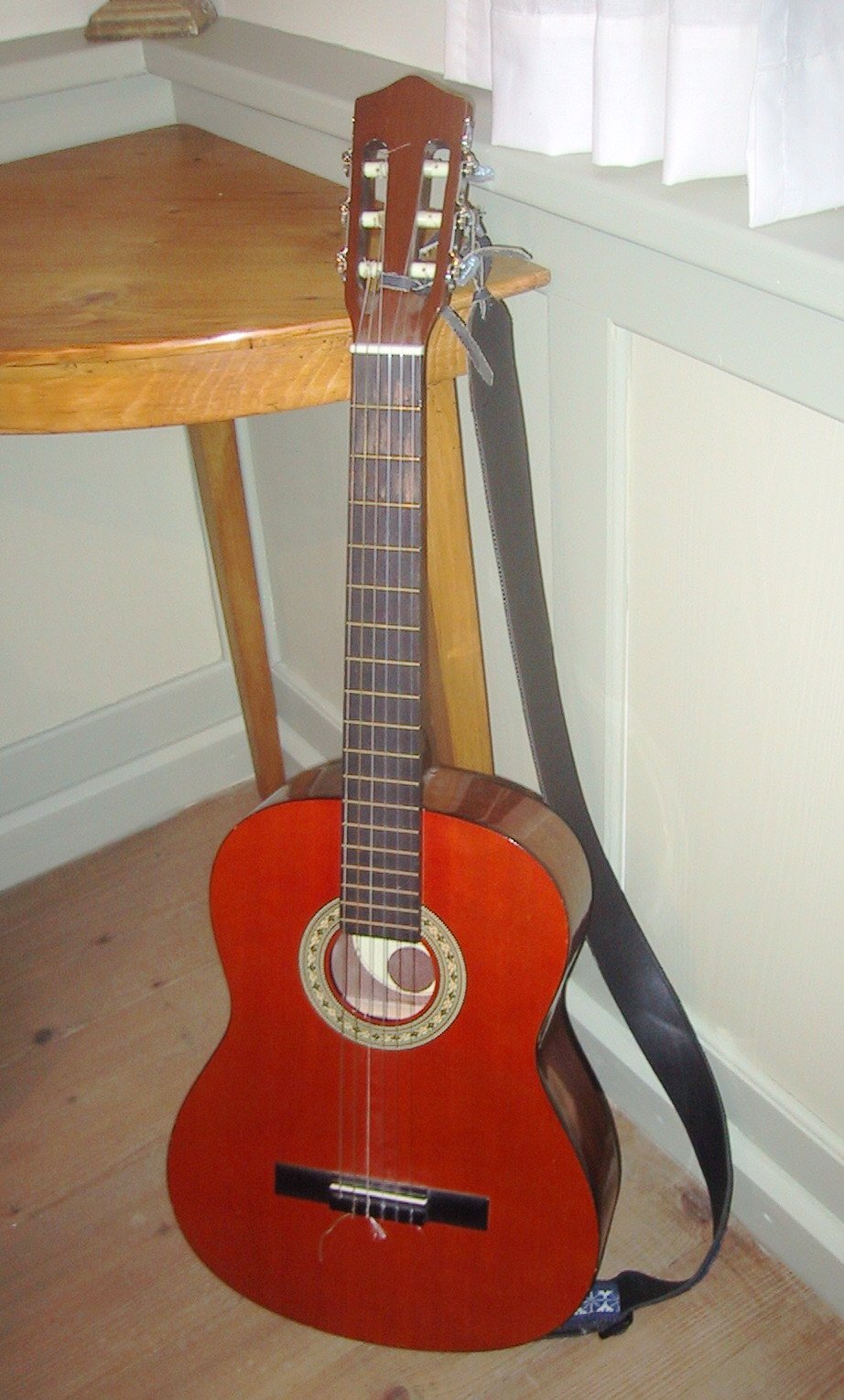 MIS_0119 Gitarre (Geschichts- und Heimatverein Eglofs e.V. CC BY-NC-SA)