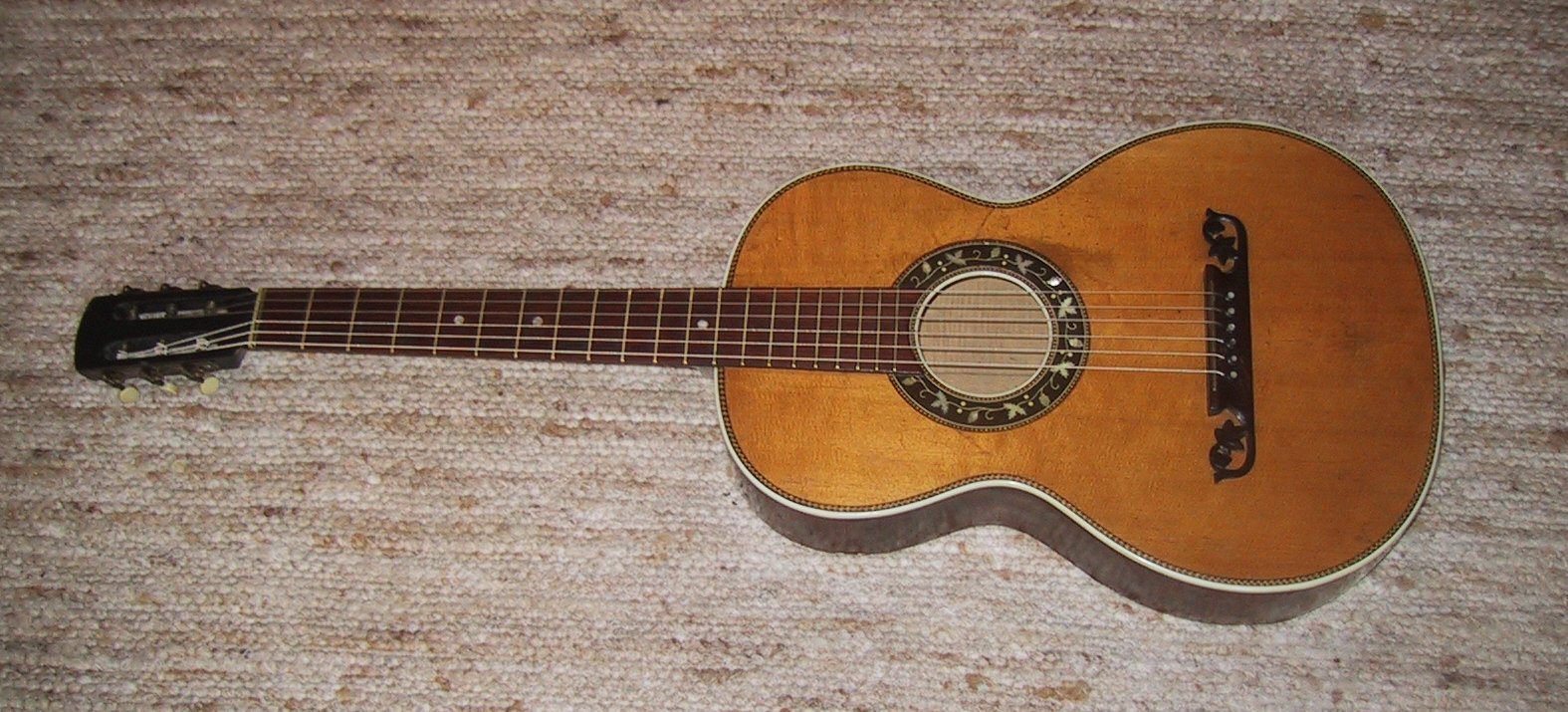 MIS_0156 Gitarre (Geschichts- und Heimatverein Eglofs e.V. CC BY-NC-SA)