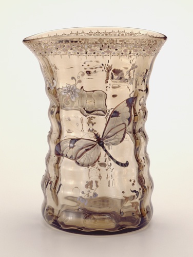 Große Vase mit Libellendekor (Landesmuseum Württemberg, Stuttgart CC BY-SA)