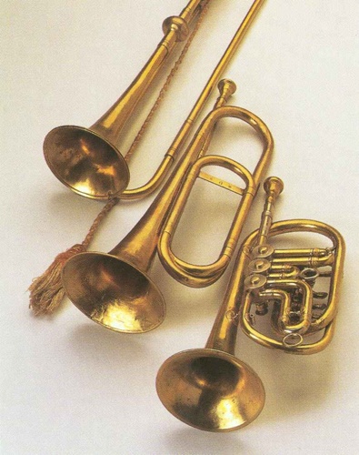 Drei Trompeten: a. Naturtrompete, b. Inventionstrompete, c. Ventiltrompete (Landesmuseum Württemberg, Stuttgart CC BY-SA)