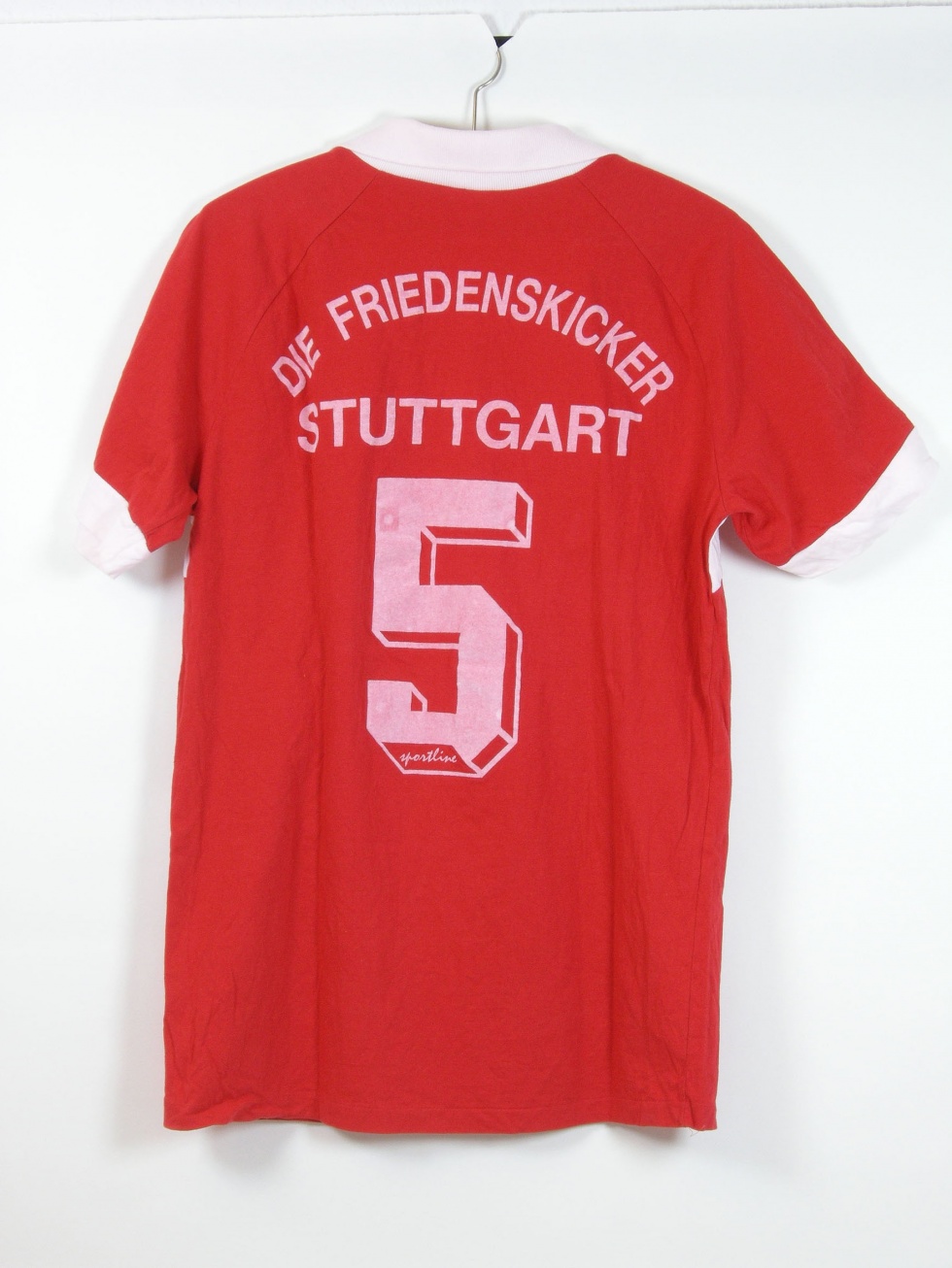 Fußballtrikot &quot;Die Friedenskicker Stuttgart&quot; (Stadtmuseum Stuttgart CC BY-NC-SA)