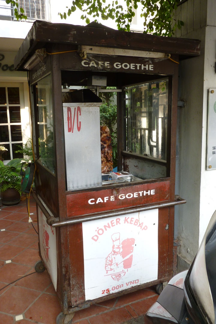 Döner-Imbissbude &quot;Cafe Goethe&quot; in Vietnam (Stadtmuseum Stuttgart CC BY-NC-SA)