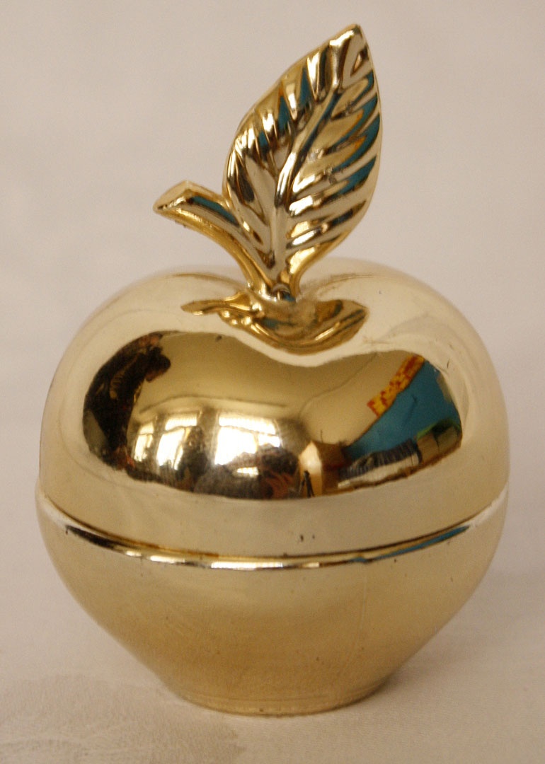 Parfümdose in Form eines goldenen Apfels   (Stadtmuseum Stuttgart CC BY-NC-SA)