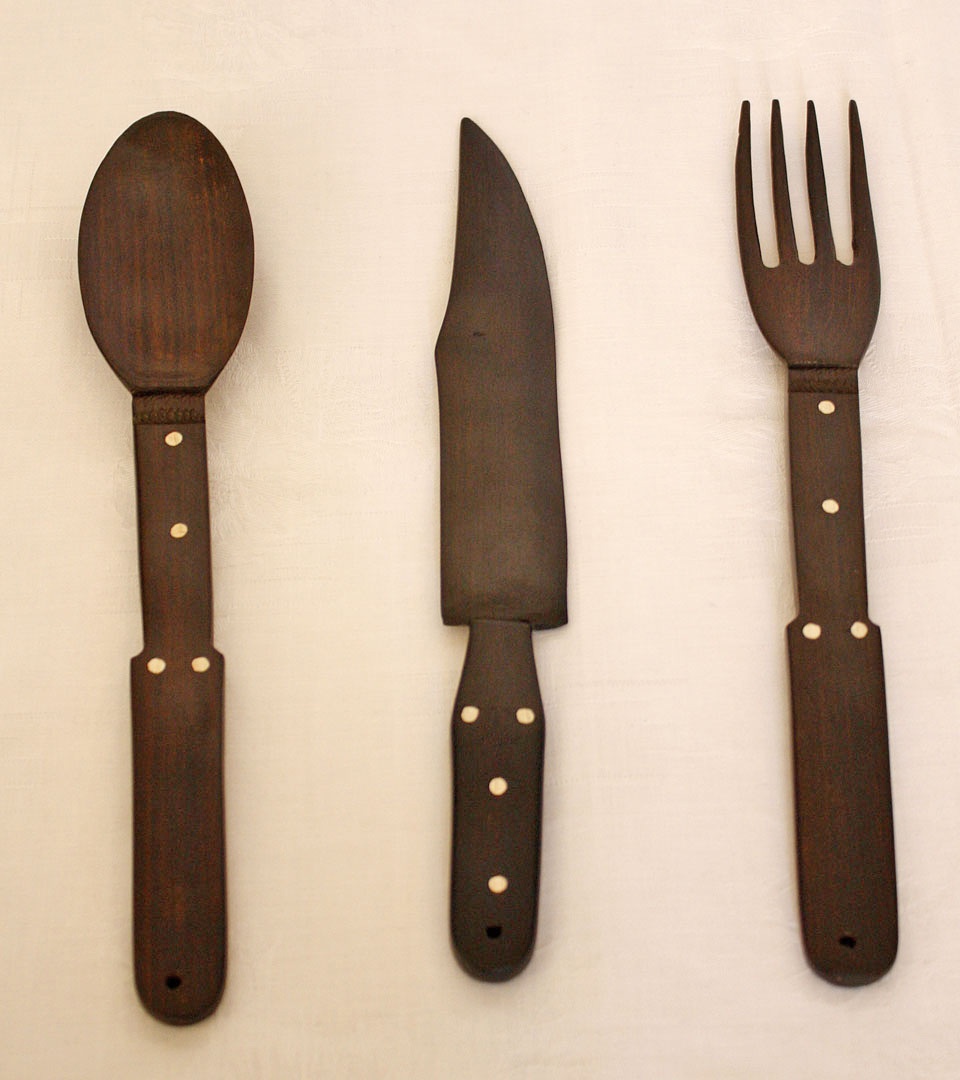 Gabel, Messer und Löffel aus Mozambique  (Stadtmuseum Stuttgart CC BY-NC-SA)