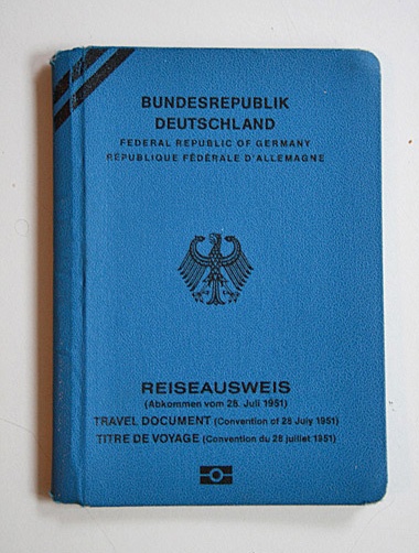 Reiseausweis im Sinne der Genfer Flüchtlingskonvention (Stadtmuseum Stuttgart CC BY-NC-SA)