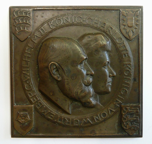 Plakette zur Silberhochzeit des württembergischen Königspaars Wilhelm II. und Charlotte (Landesmuseum Württemberg, Stuttgart CC BY-SA)