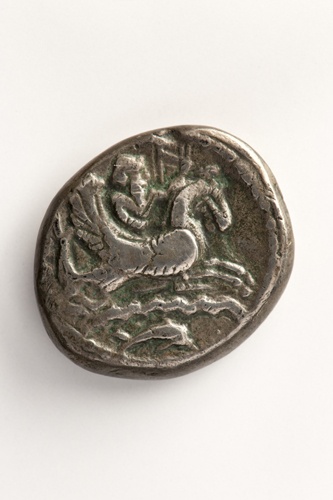 Silbermünze aus Tyros mit Hippokamp und Eule (Landesmuseum Württemberg, Stuttgart CC BY-SA)