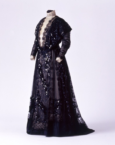 Gesellschaftskleid der Königin Charlotte von Württemberg (Landesmuseum Württemberg, Stuttgart CC BY-SA)