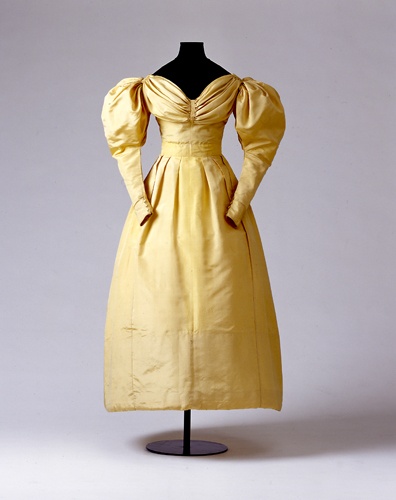 Damenkleid, getragen von einem Mitglied der Familie von Abel (Landesmuseum Württemberg, Stuttgart CC BY-SA)