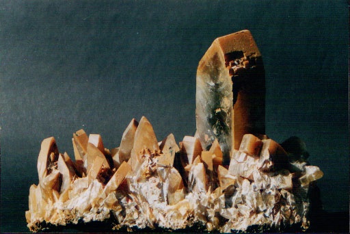 Barytkristalle (Meißelspat) aus der Grube Clara in Oberwolfach (MiMa Museum für Mineralien und Mathematik CC BY-NC-SA)