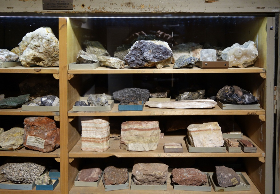 Mineralienschrank von Dr. Will Hohner (Museum Auberlehaus CC BY-NC-SA)