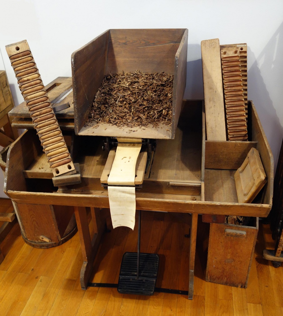 Wickelmachertisch zur Zigarrenherstellung (Museum im Markgrafenschloss Emmendingen CC BY-NC-SA)
