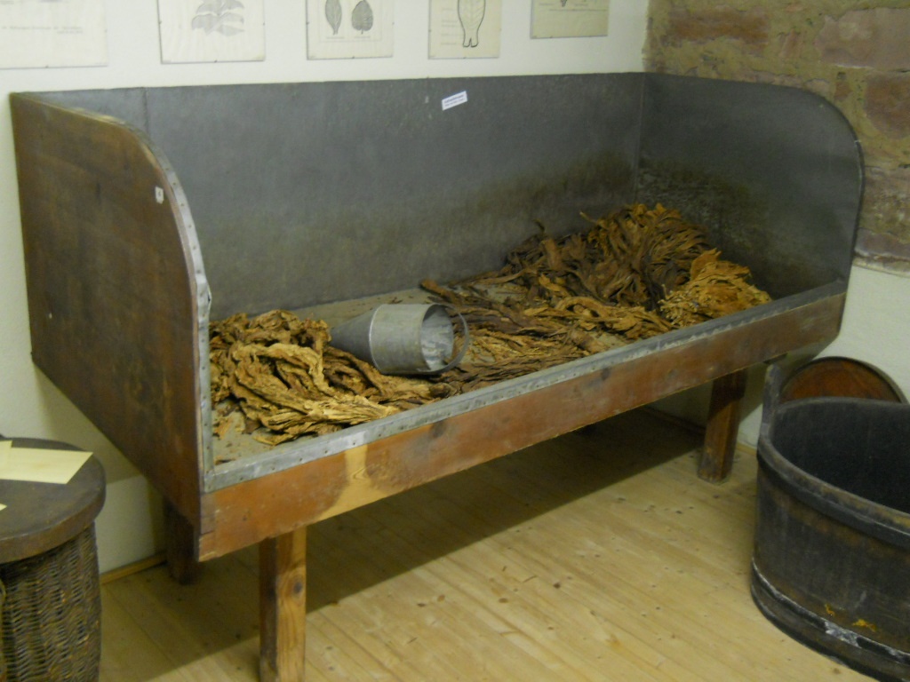 Tabak-Anfeuchtwanne (Oberrheinisches Tabakmuseum Mahlberg CC BY-NC-SA)