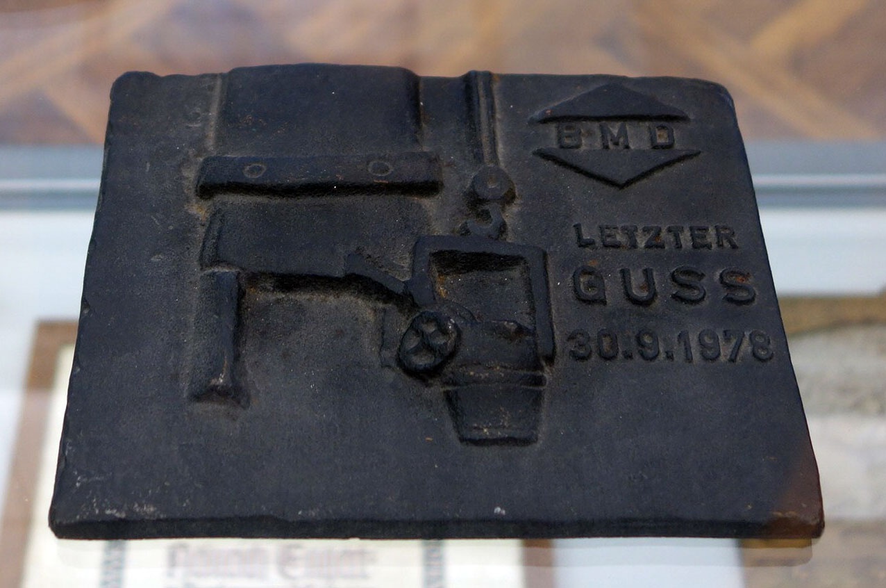 BMD: Gedenkplatte letzter Guss (Pfinzgaumuseum in der Karlsburg CC BY-NC-SA)