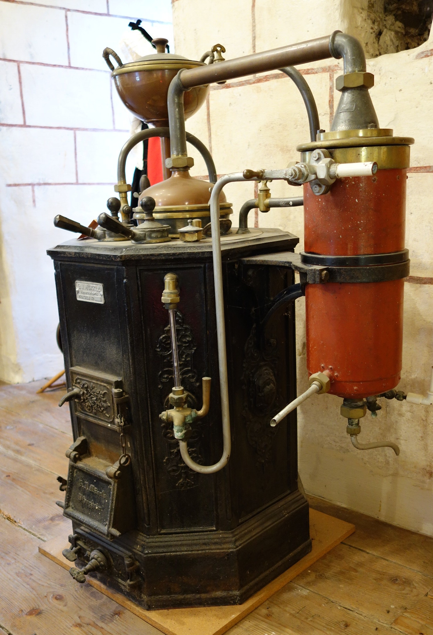 Destilliergerät (Museum im Alten Schloss Neckarbischofsheim CC BY-NC-SA)