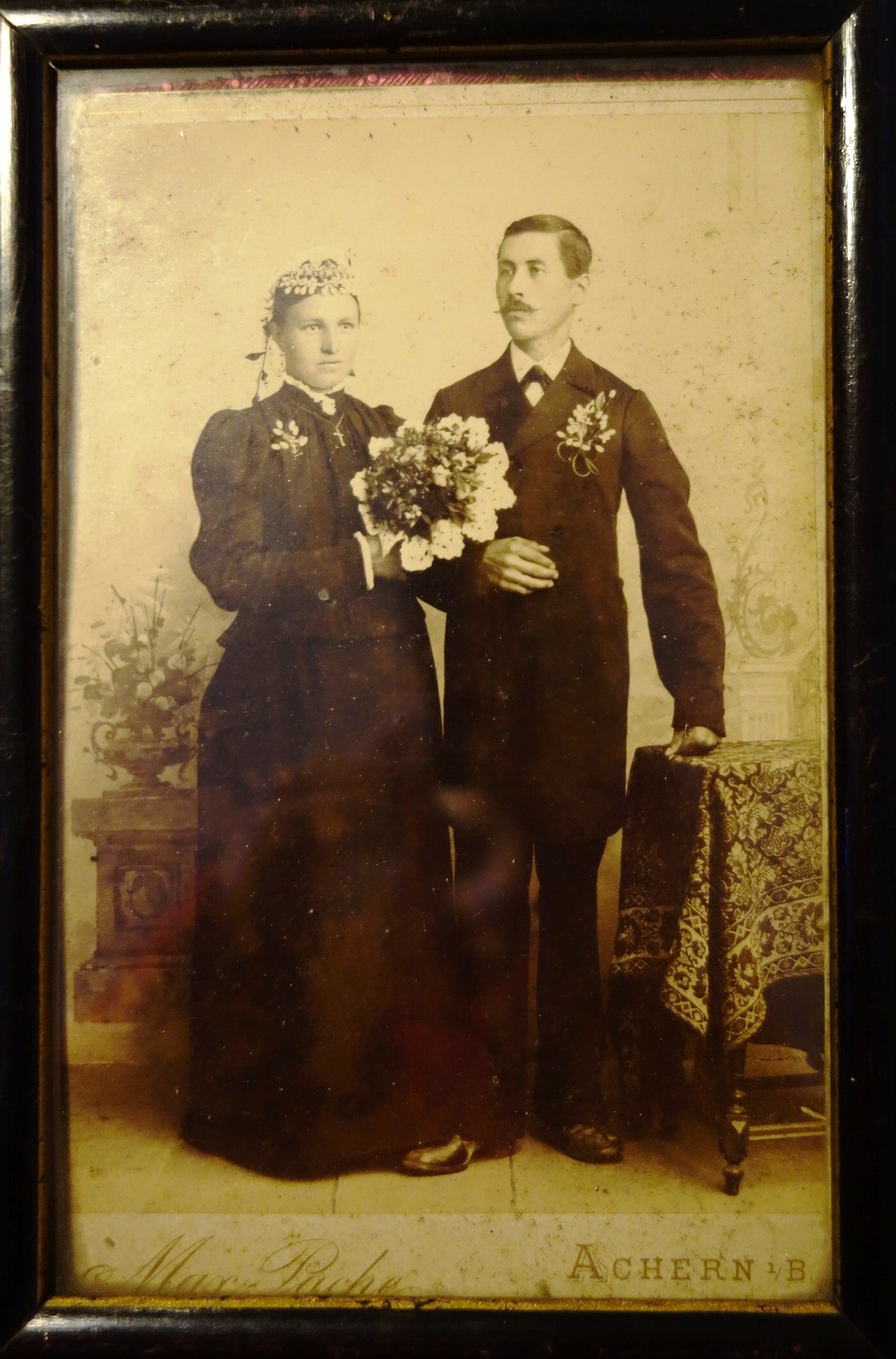 Hochzeitsfoto frühes 20. Jahrhundert (Heimatmuseum Michelbach CC BY-NC-SA)