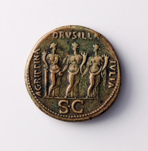 &quot;Paduaner&quot; nach einem Sesterz des Caligula mit Darstellung seiner drei Schwestern (Landesmuseum Württemberg, Stuttgart CC BY-SA)