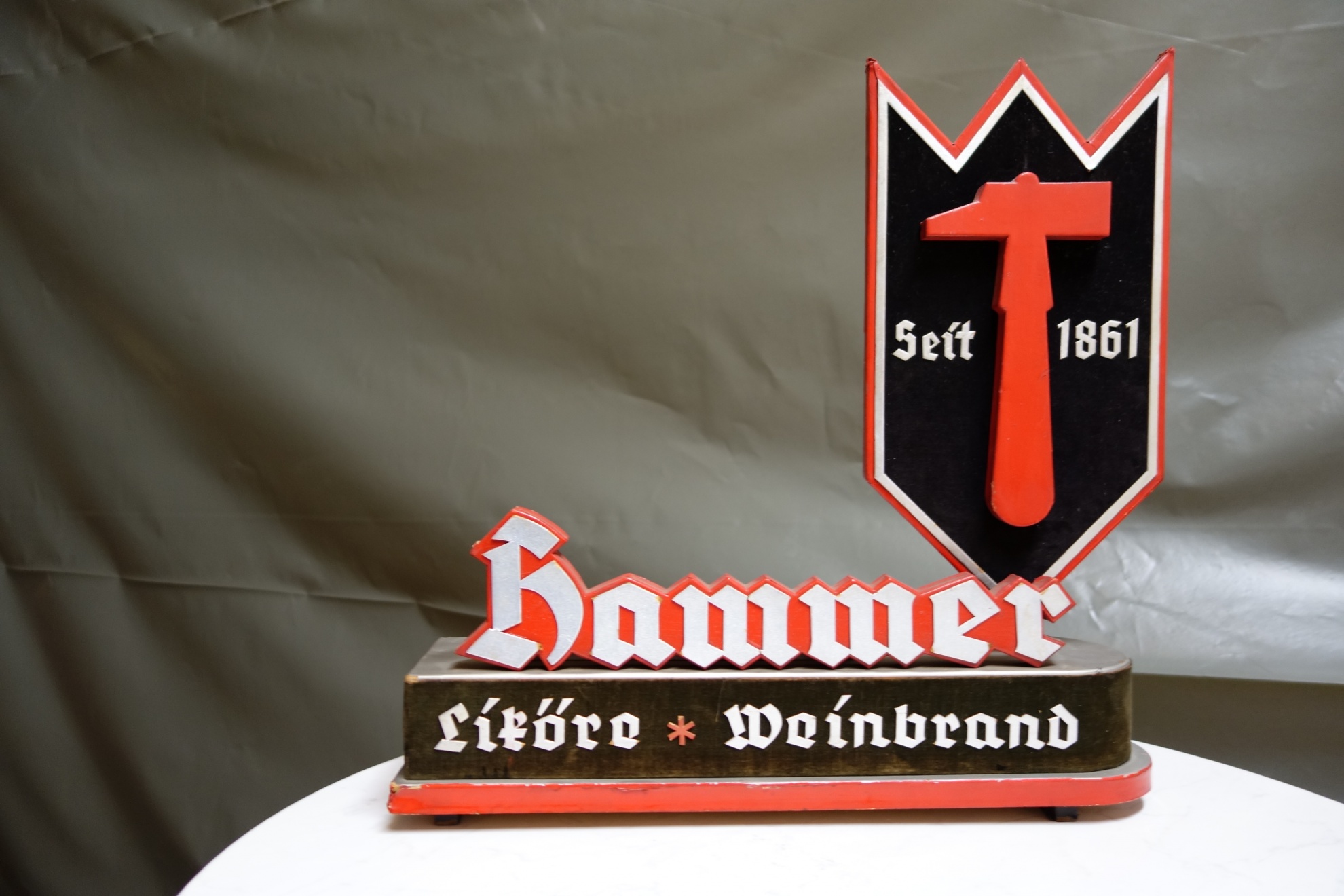 Werbeaufsteller Hammer-Brennerei (Schwäbisches Schnapsmuseum Bönnigheim CC BY-NC-SA)