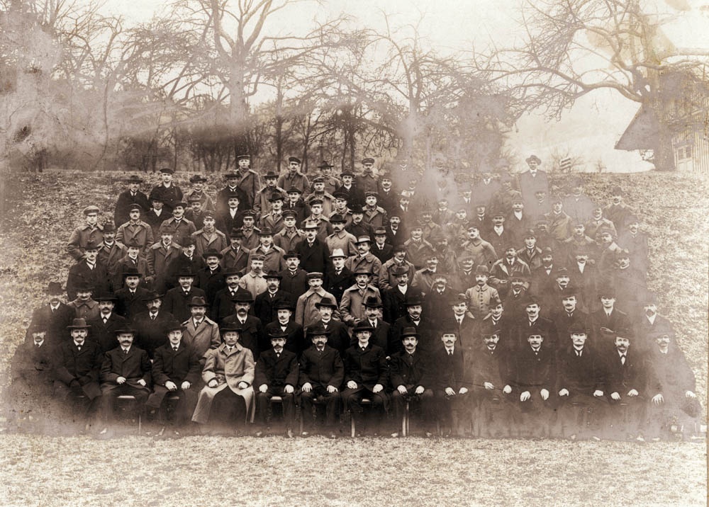 Fotografie der heimgekehrten Soldaten der Gesamtgemeinde Gailenkirchen, Fotograf Adolf Klumpp, Schwäbisch Hall, 1919 (Hohenloher Freilandmuseum Wackershofen CC BY-NC-SA)