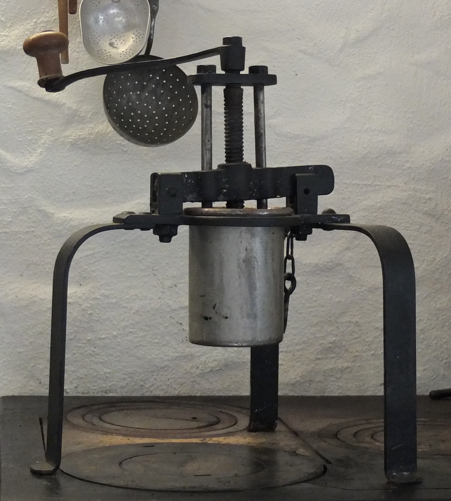 Spätzlemaschine (Dorfmuseum "Ahnenhaus" CC BY)