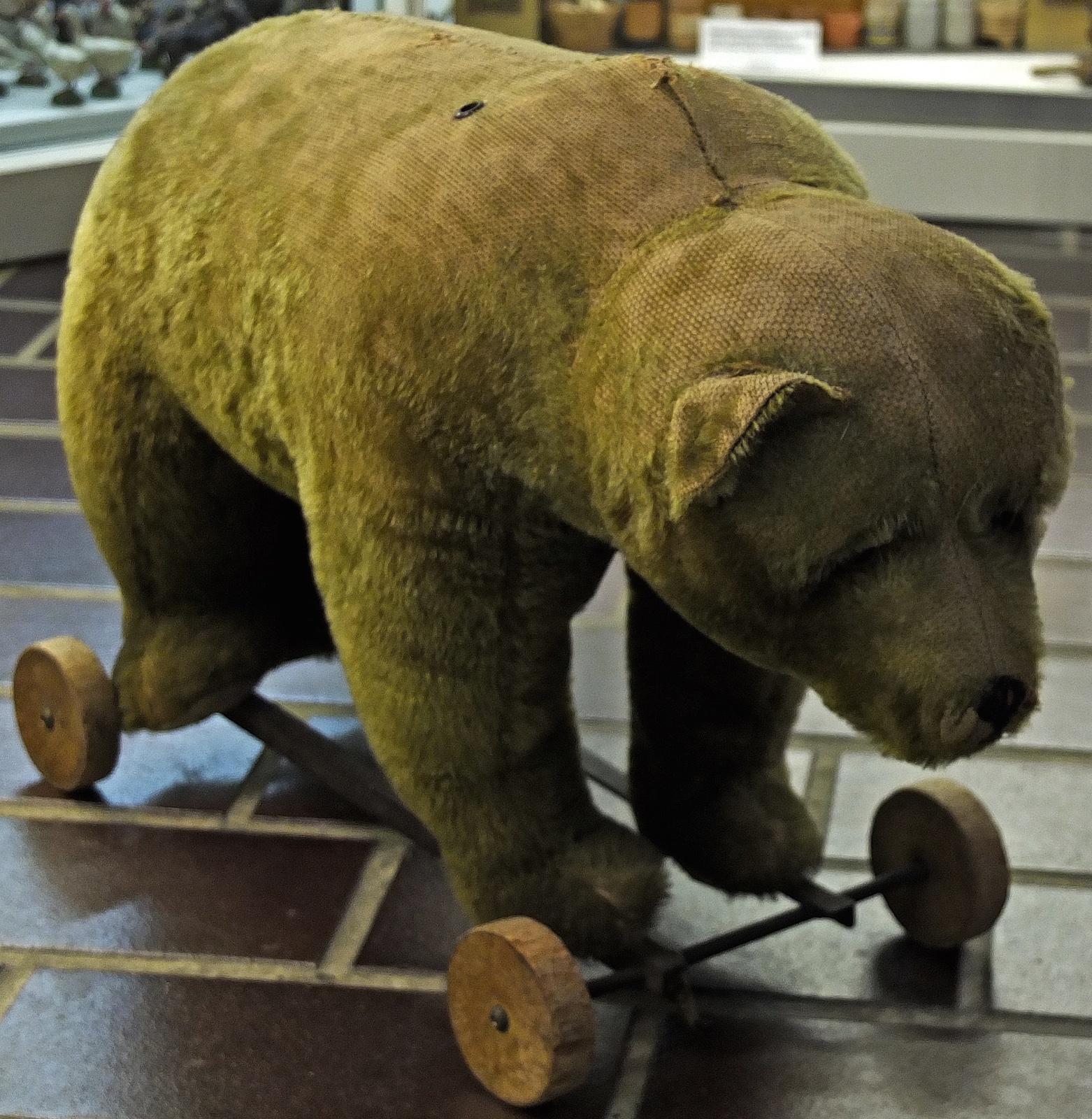 Steiff Bär auf Rollen (Das Kleine Museum - Spielzeug aus zwei Jahrhunderten CC BY)
