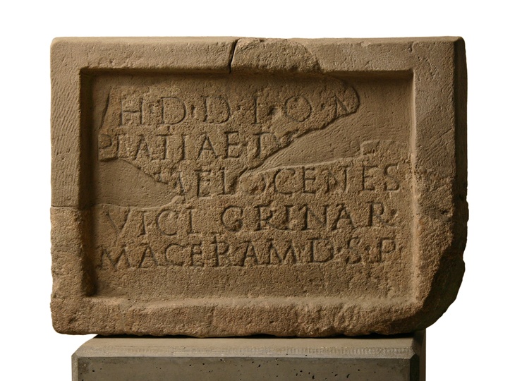 Römische Bauinschrift (Vicus und Civitas) Köngen (Landesmuseum Württemberg, Stuttgart CC BY-SA)